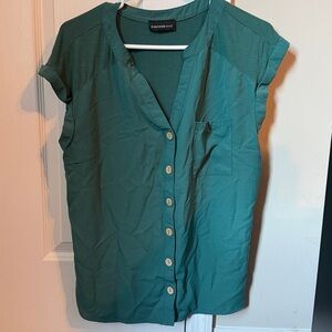 Fortune & Ivy Green Top